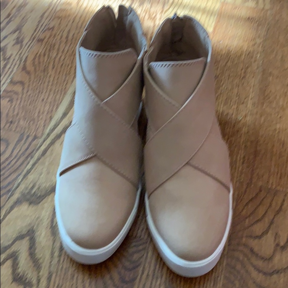 Maurice tan open wedge sneakers